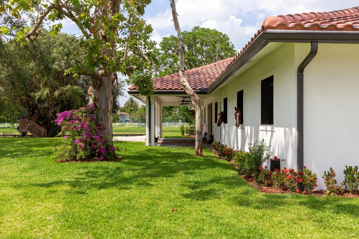 SADDLE TRAIL PARK OF WELLINGTON - Land