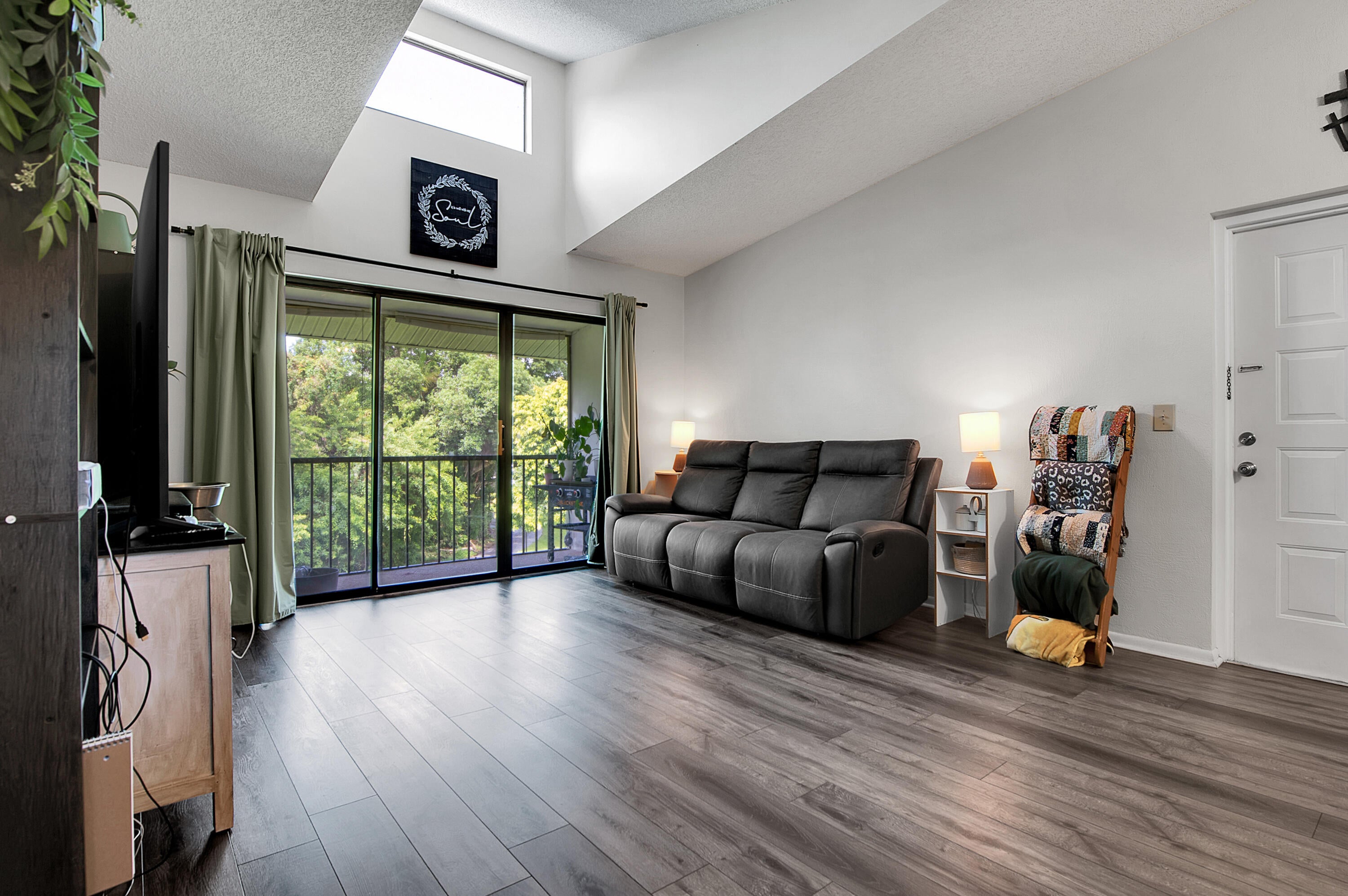 Properties 1009 GREEN PINE Boulevard F3