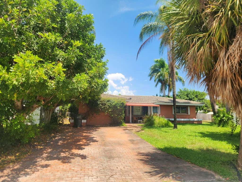 Photo of 425 NE 29th Street, Boca Raton, FL 33431 (MLS # B26068253)