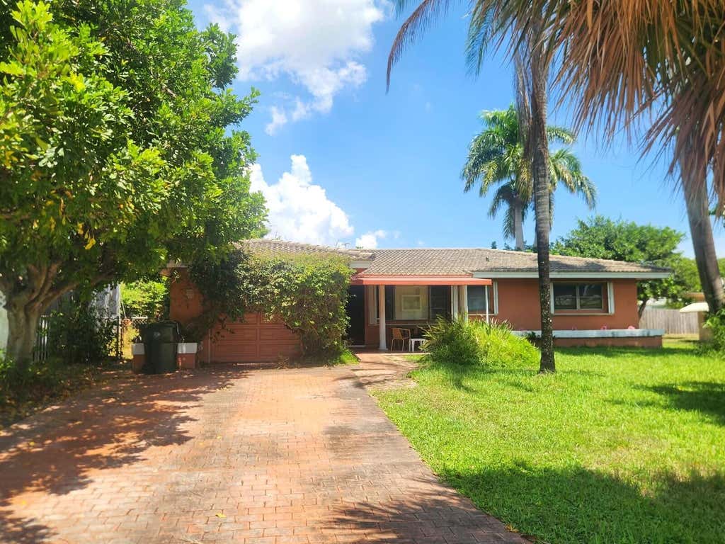 Photo of 425 NE 29th Street, Boca Raton, FL 33431 (MLS # B26068253)