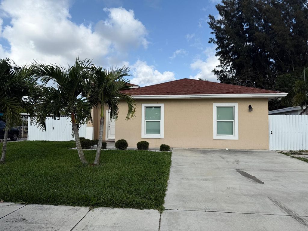 Photo of 723 Hibiscus Drive, Royal Palm Beach, FL (MLS # F10499734)