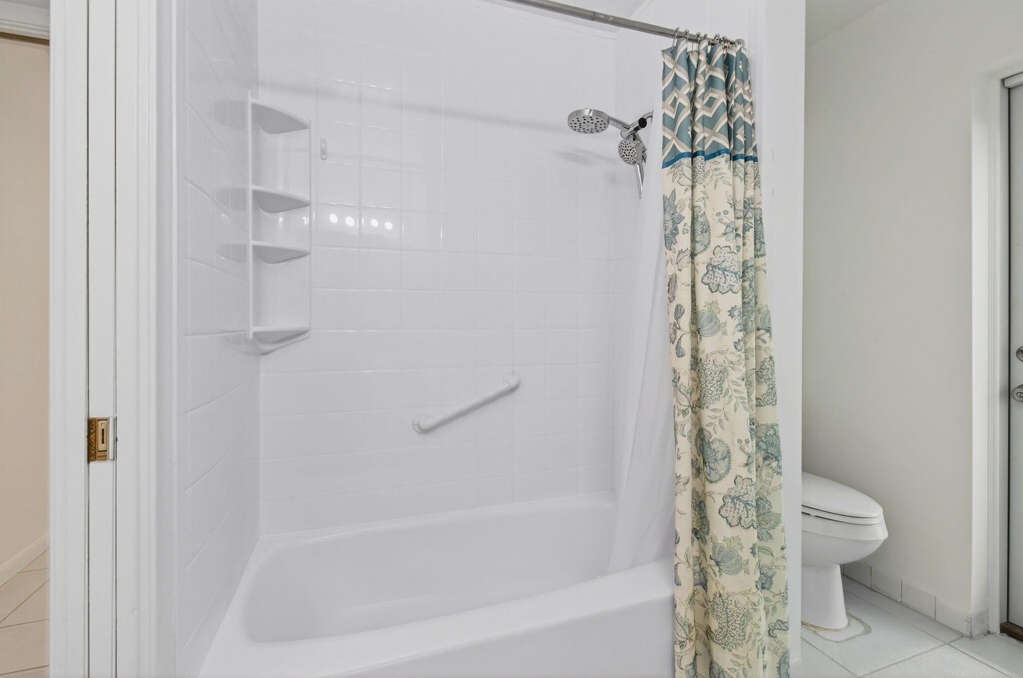 COUNTRY CLUB VILLAGE SEC - Residential Lease