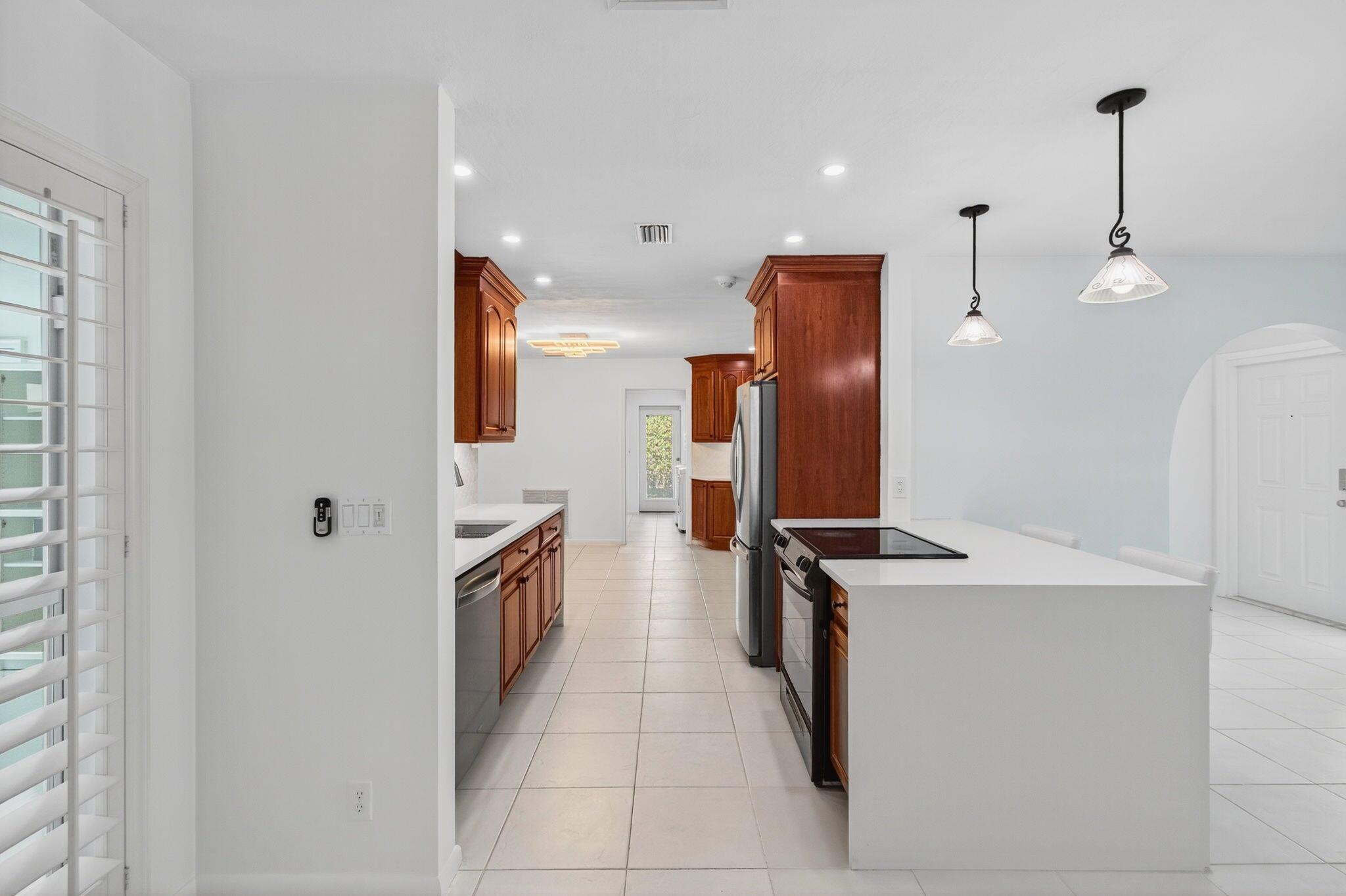 COUNTRY CLUB VILLAGE SEC - Residential Lease