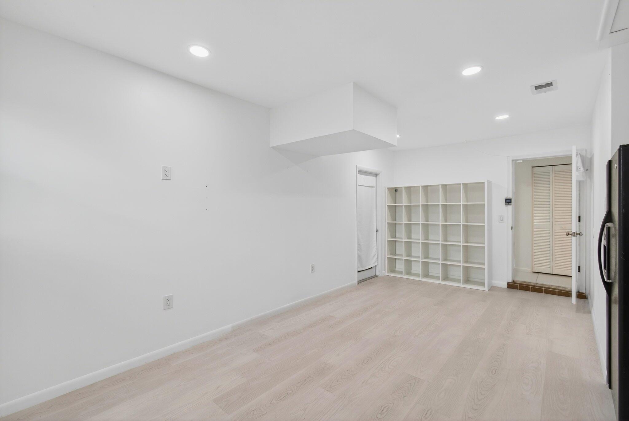 COUNTRY CLUB VILLAGE SEC - Residential Lease