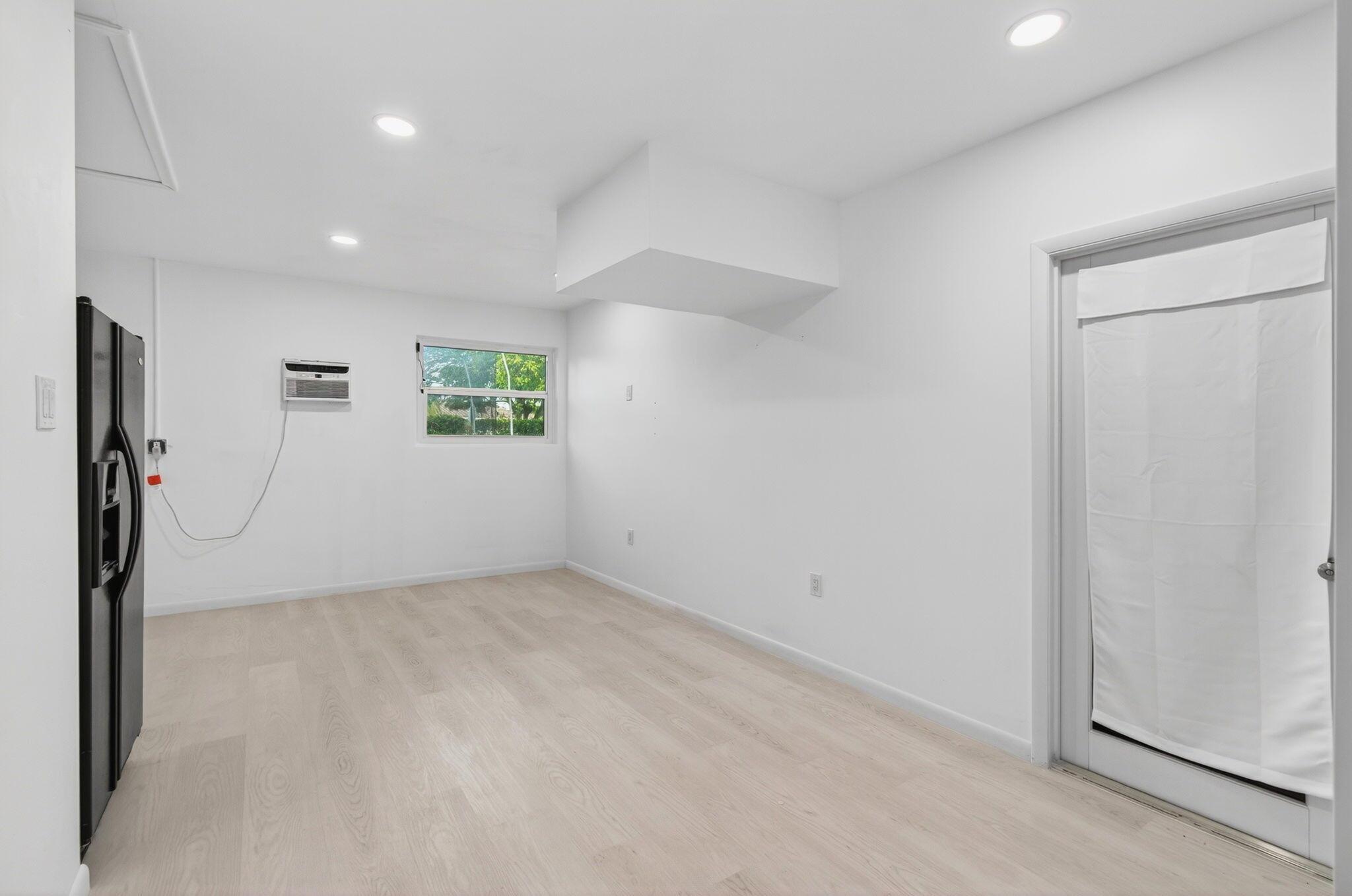 COUNTRY CLUB VILLAGE SEC - Residential Lease