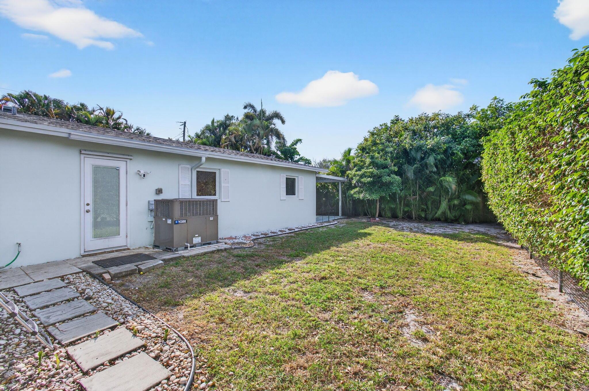 COUNTRY CLUB VILLAGE SEC - Residential Lease