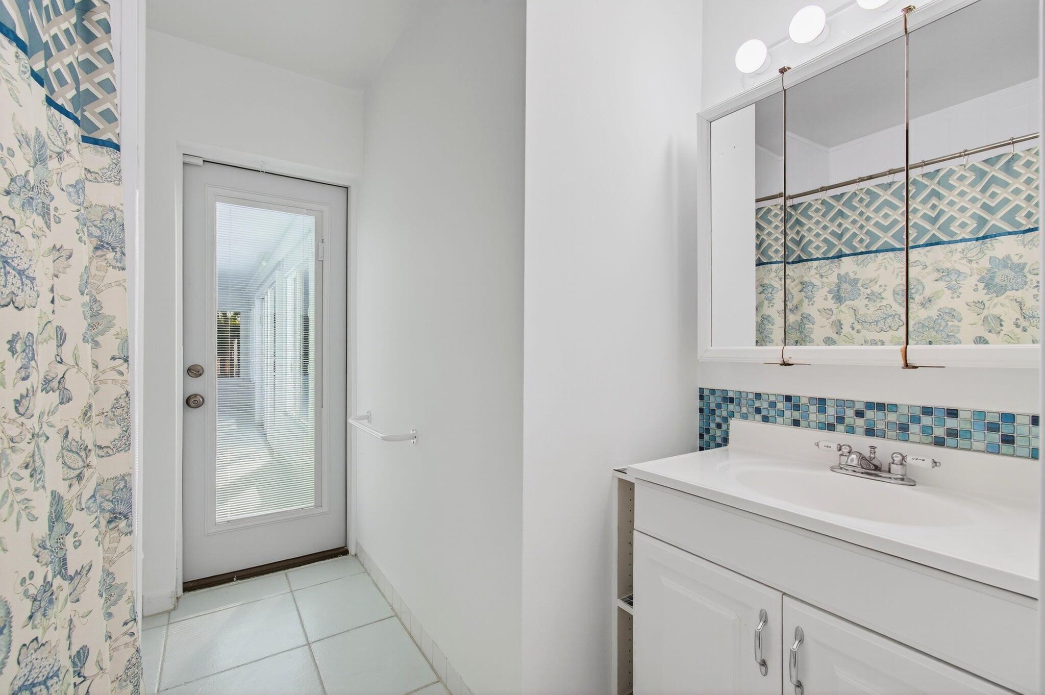 COUNTRY CLUB VILLAGE SEC - Residential Lease