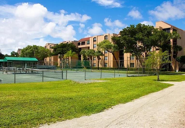 LAVERS DELRAY RACQUET CLUB CONDO - Residential Lease