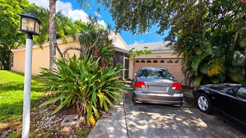 Photo of 9538 NW 8th Circle, Plantation, FL 33324 (MLS # B26078610)