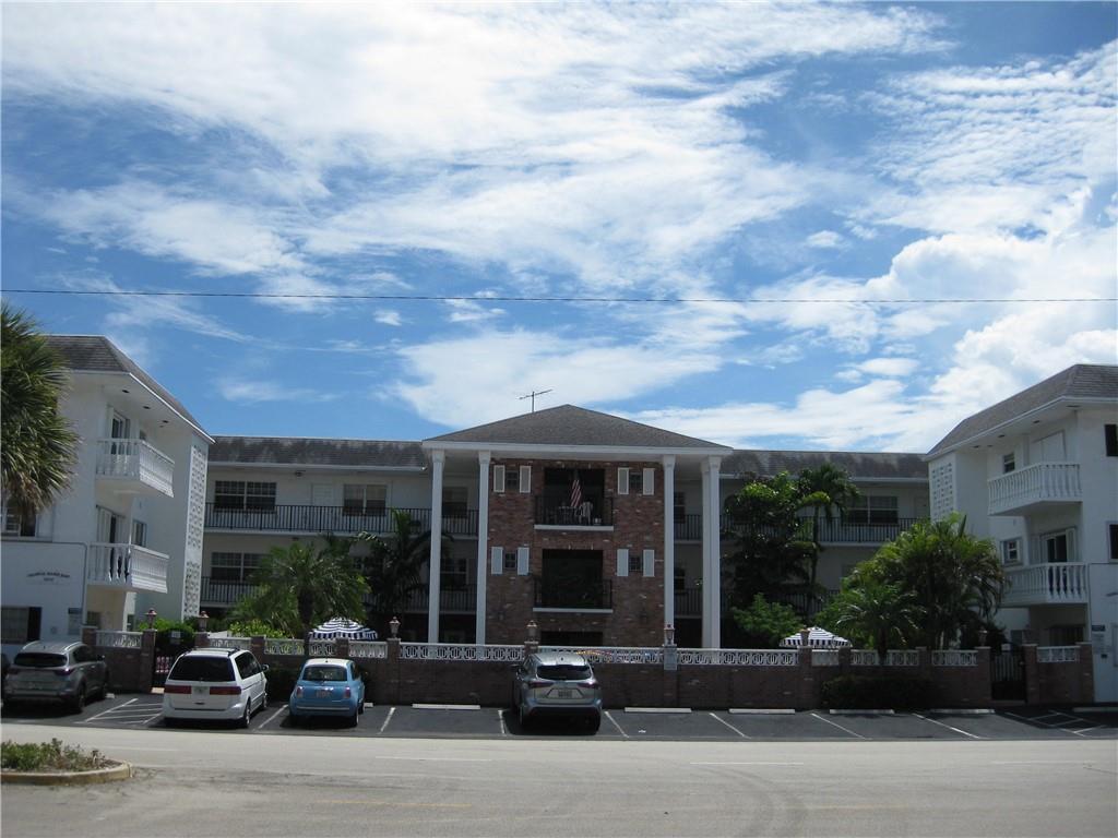 Colonial Manor East - Residential