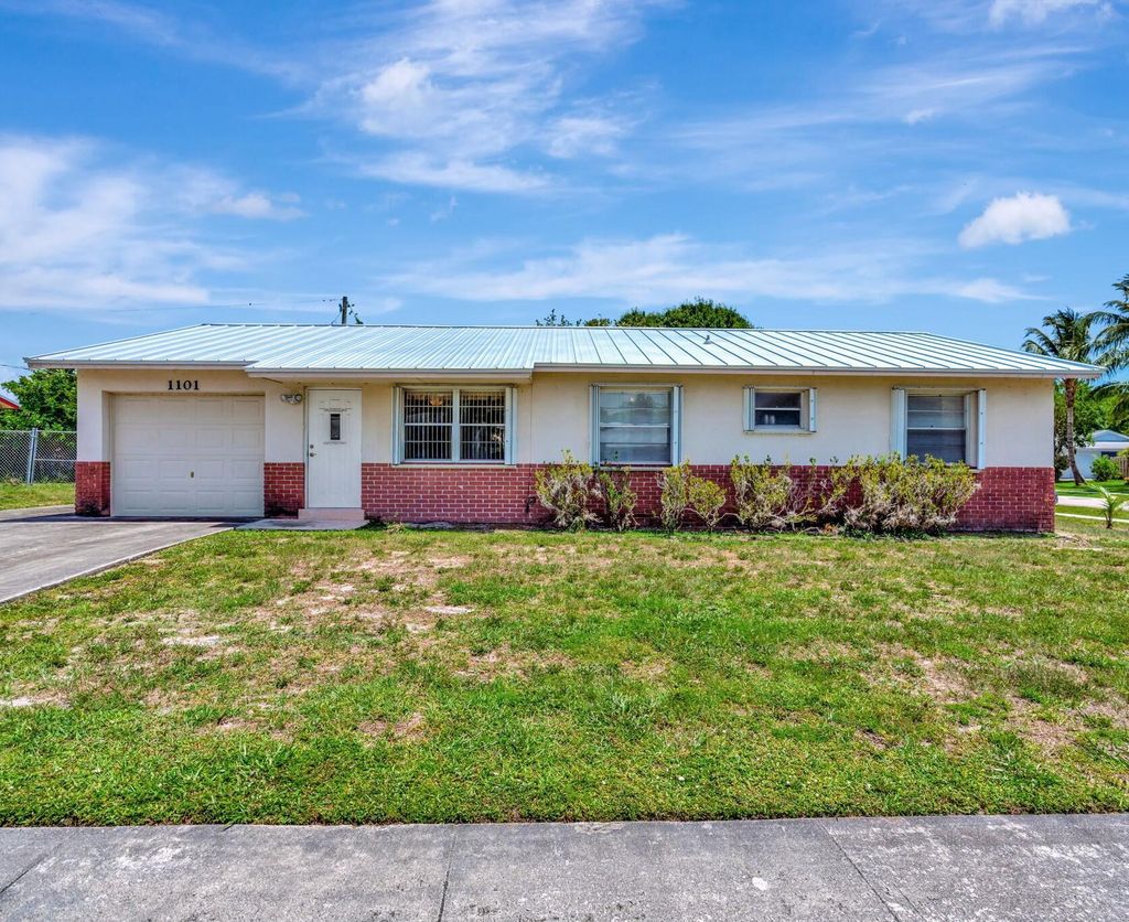 Photo of 1101 Sioux Street, Jupiter, FL 33458 (MLS # R11100987)