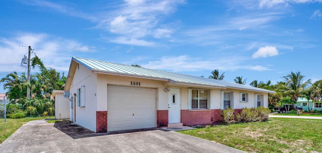 Photo of 1101 Sioux Street, Jupiter, FL 33458 (MLS # R11100987)