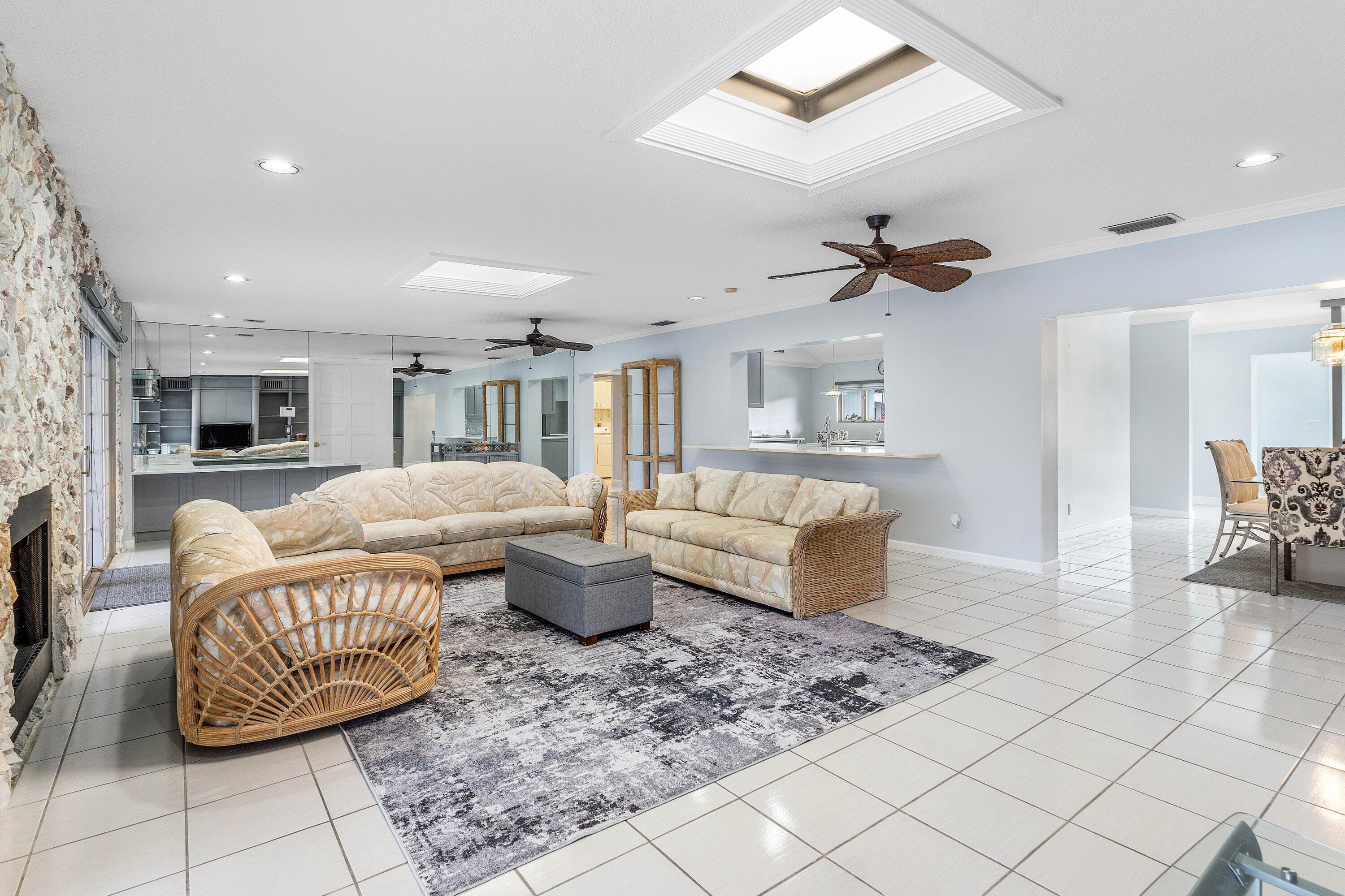 ROYAL PALM YACHT & COUNTR - Residential Lease