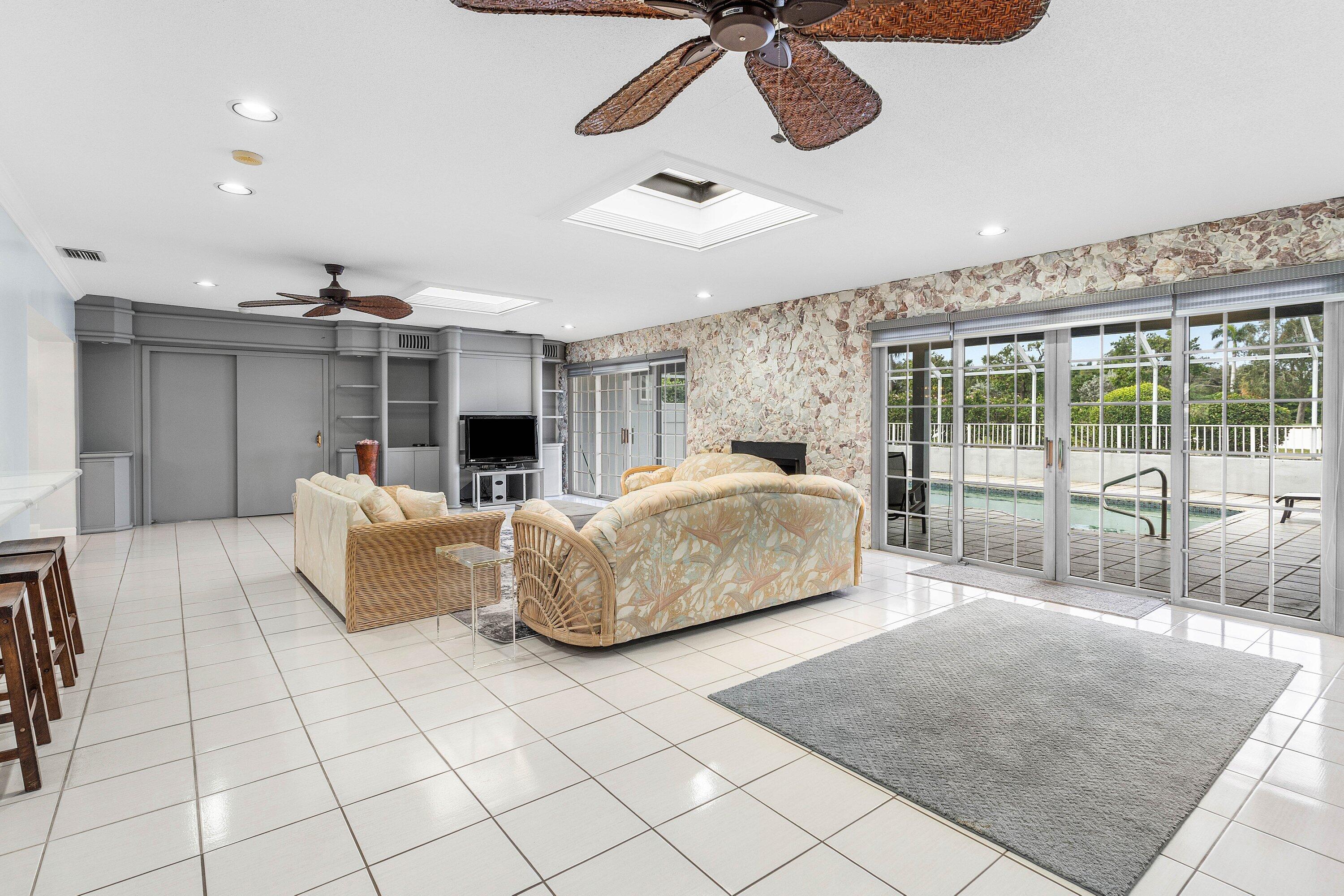 ROYAL PALM YACHT & COUNTR - Residential Lease