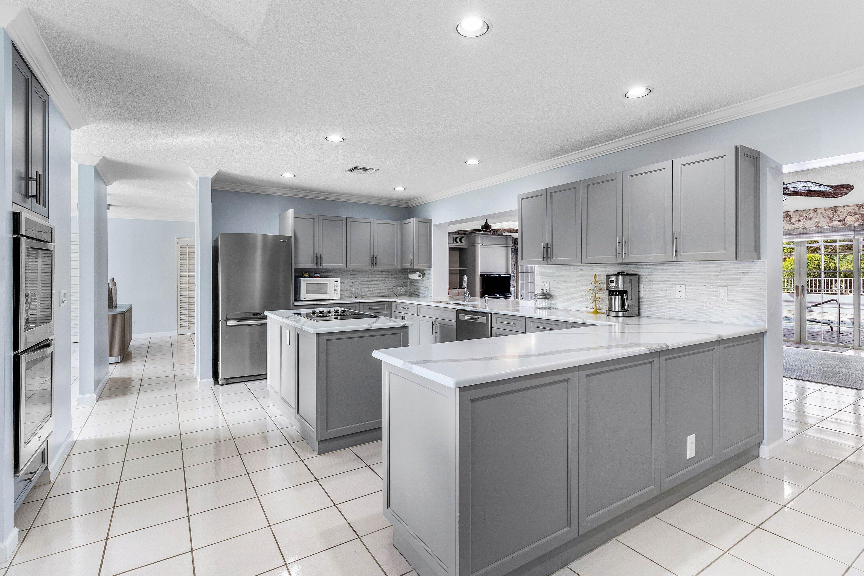 ROYAL PALM YACHT & COUNTR - Residential Lease