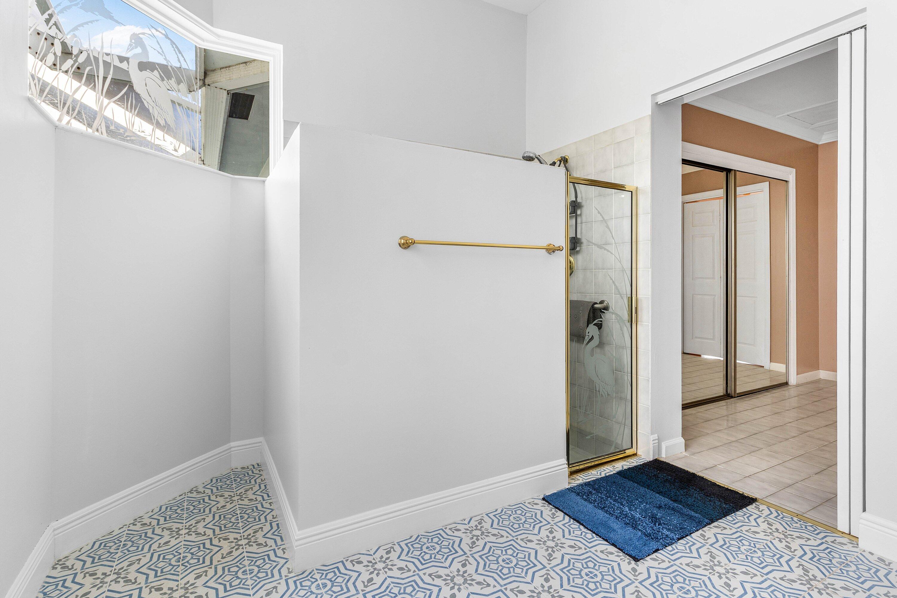 ROYAL PALM YACHT & COUNTR - Residential Lease