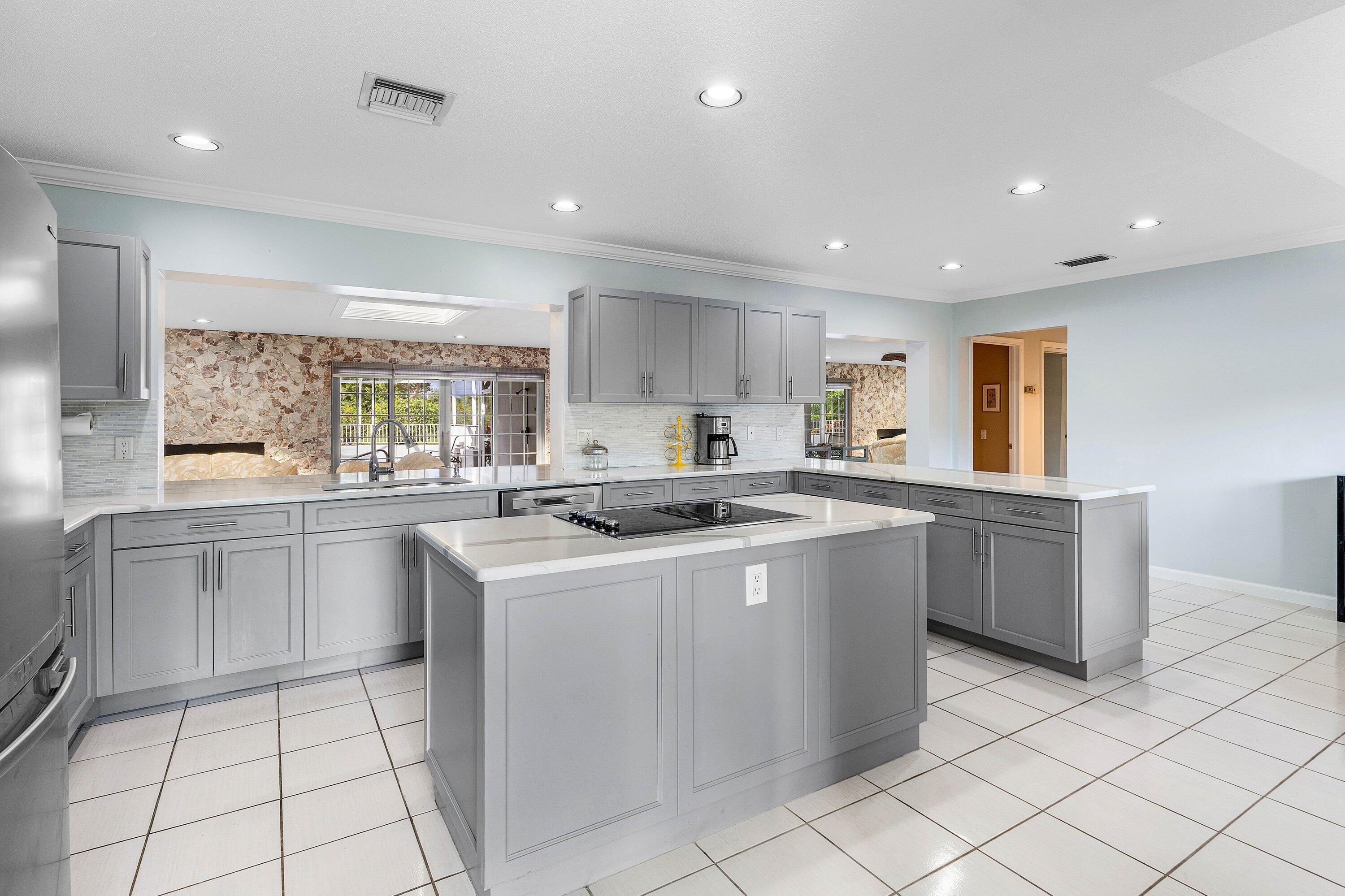 ROYAL PALM YACHT & COUNTR - Residential Lease