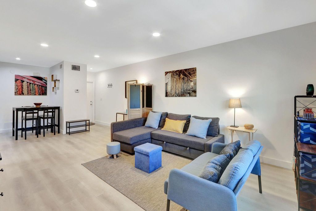 Photo of 2426 SE 17th Street #305, Fort Lauderdale, FL 33316 (MLS # F10513458)