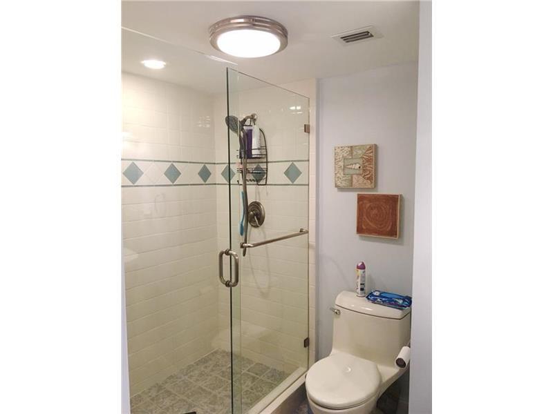 SHORELAND - Residential