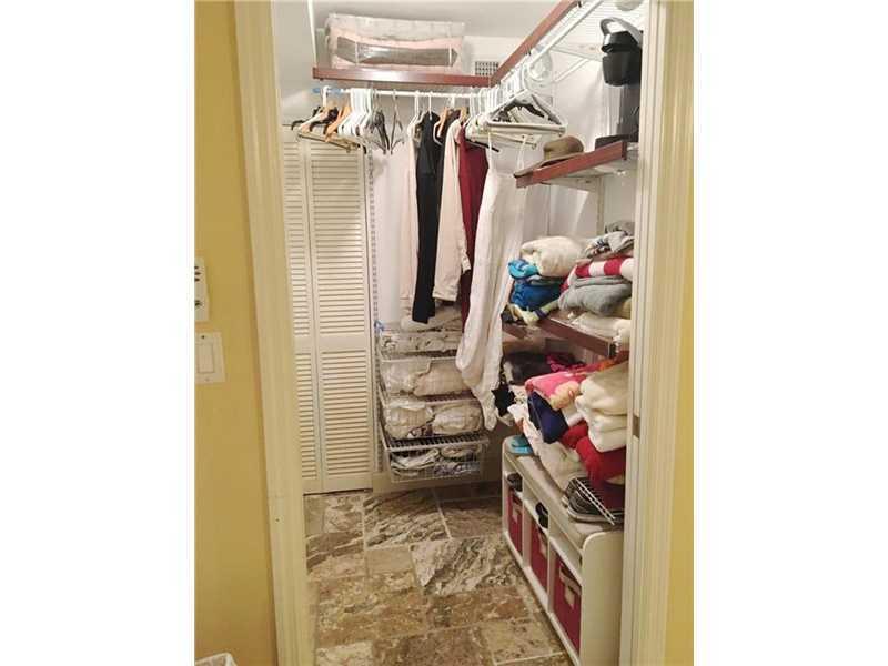 SHORELAND - Residential