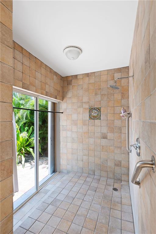 Las Olas Isles - Residential