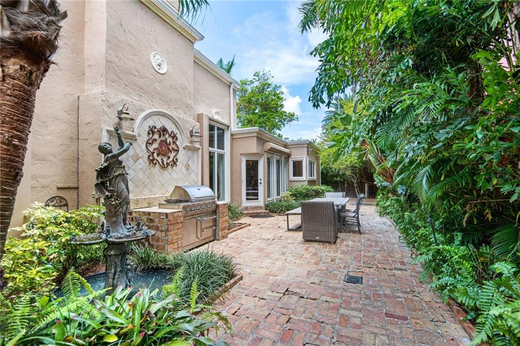 Las Olas Isles - Residential