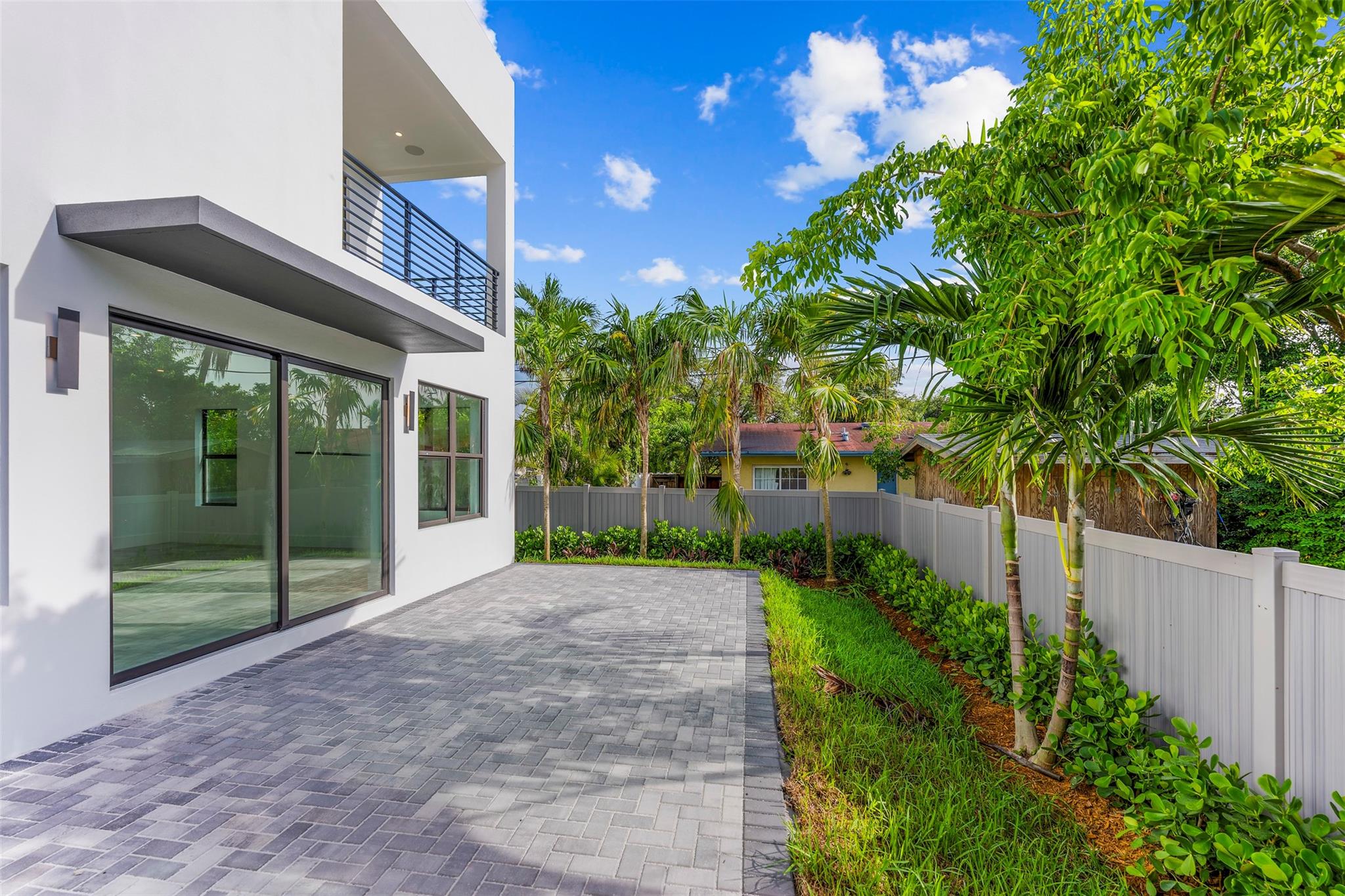 3294 SW 15th Ave