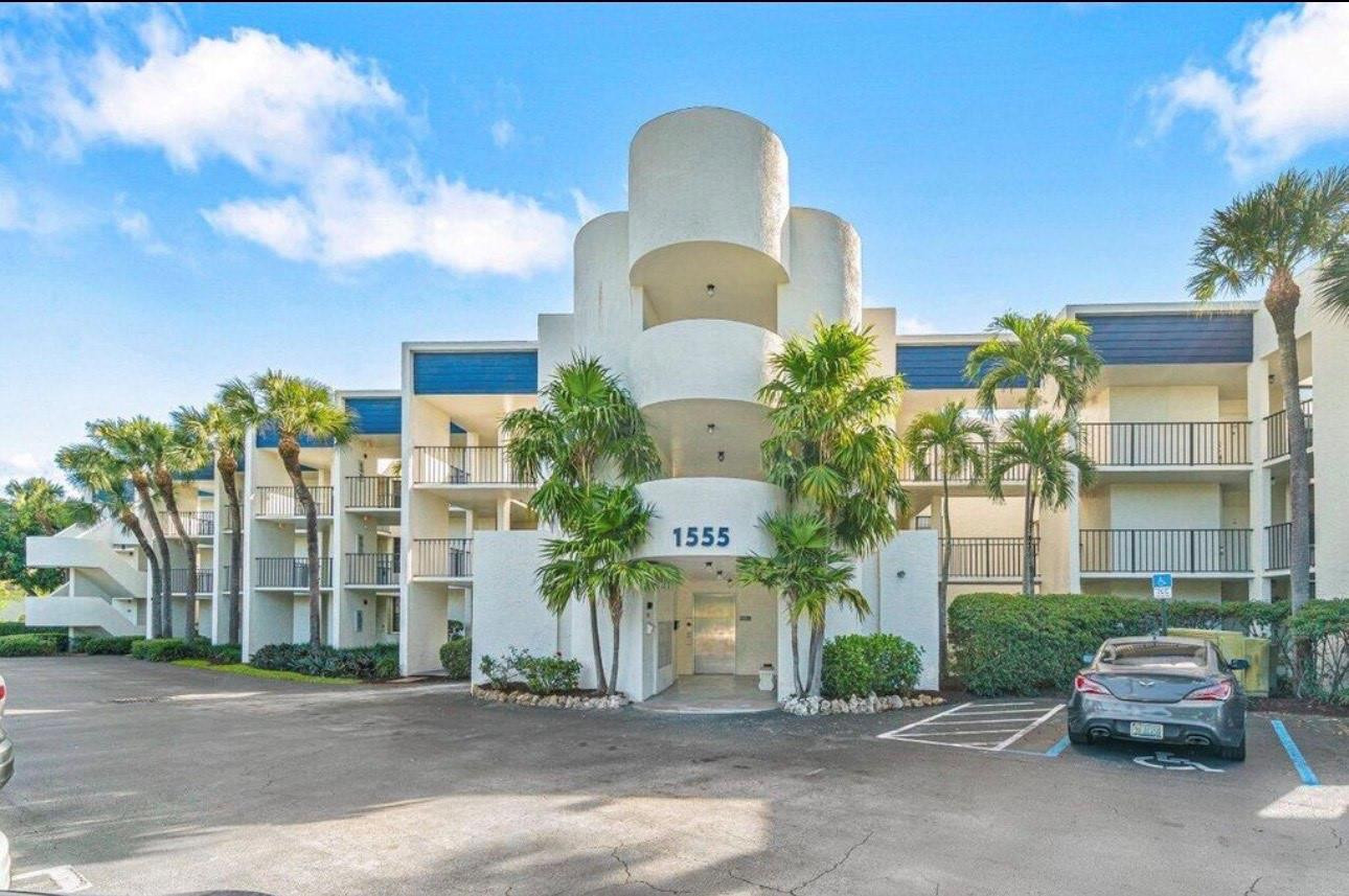 LINTON WOODS COND UNIT 20 - Residential