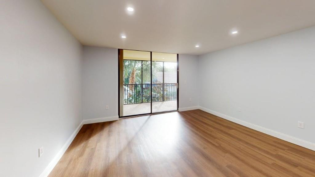 LINTON WOODS COND UNIT 20 - Residential
