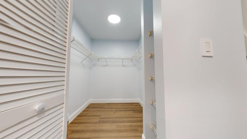 LINTON WOODS COND UNIT 20 - Residential