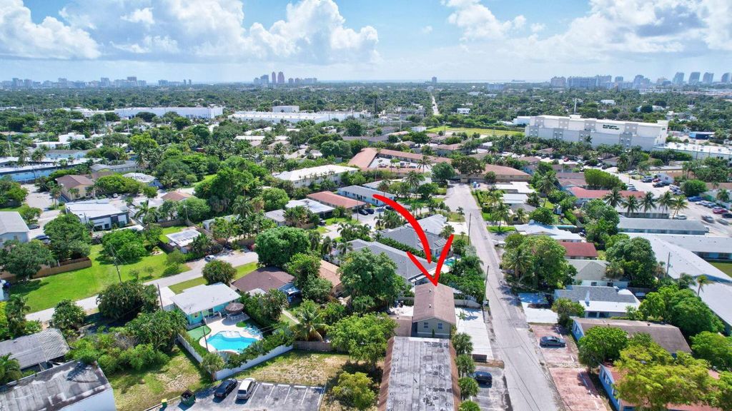 Photo of 713 NE 14th Street #713, Fort Lauderdale, FL 33304 (MLS # R10996385)