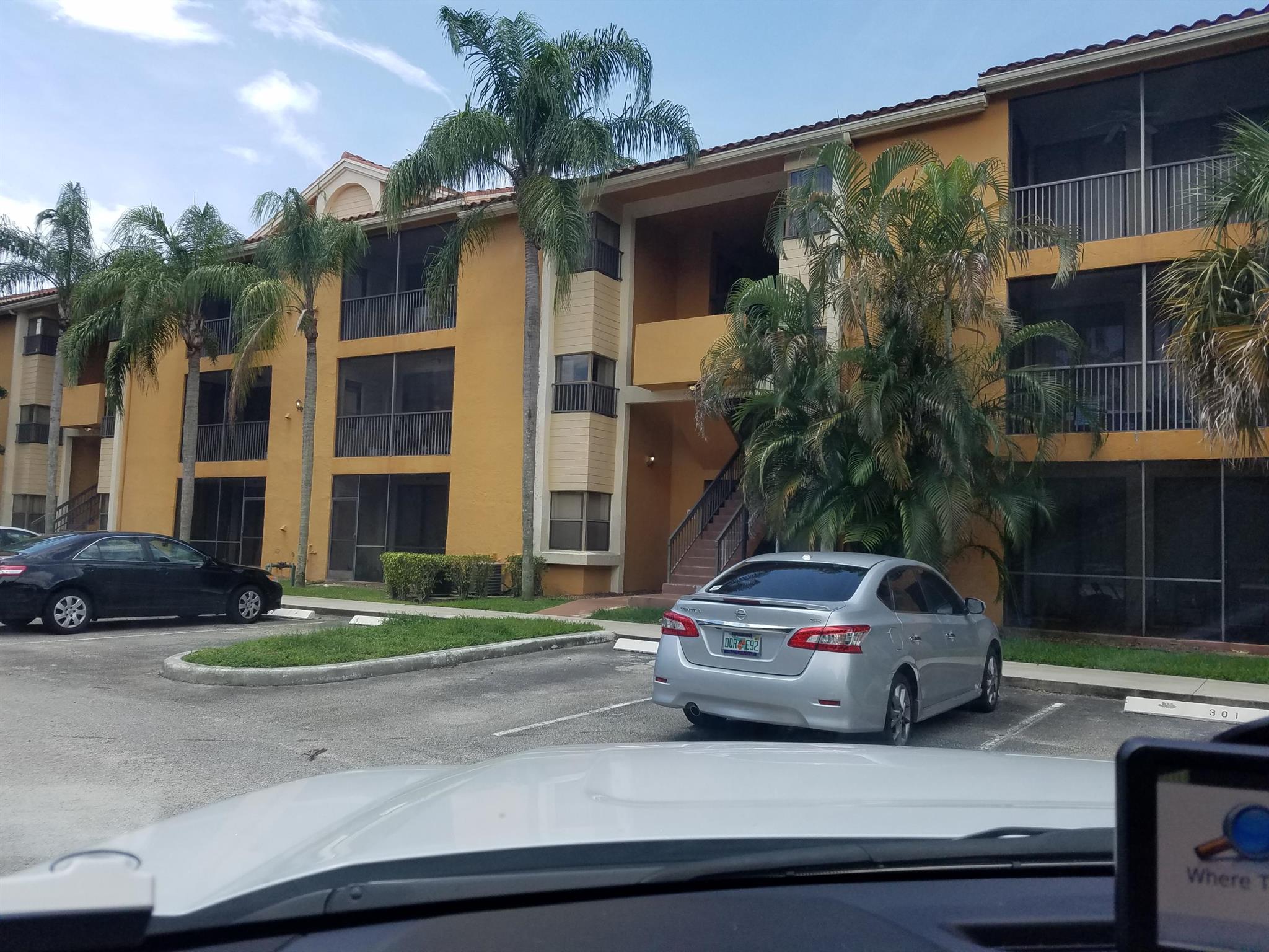 COMPLETELY RENOVATED UNIT IN OLIVINE. W&D IN THE UNIT, SCREEN IN PATIO, GRANITE TOP, LAMINATED FLOOR AND MUCH MORE. RENT INCLUDES BASIC CABLE AND INTERNET. NO ASSOCIATION APPROVAL NEEDED.