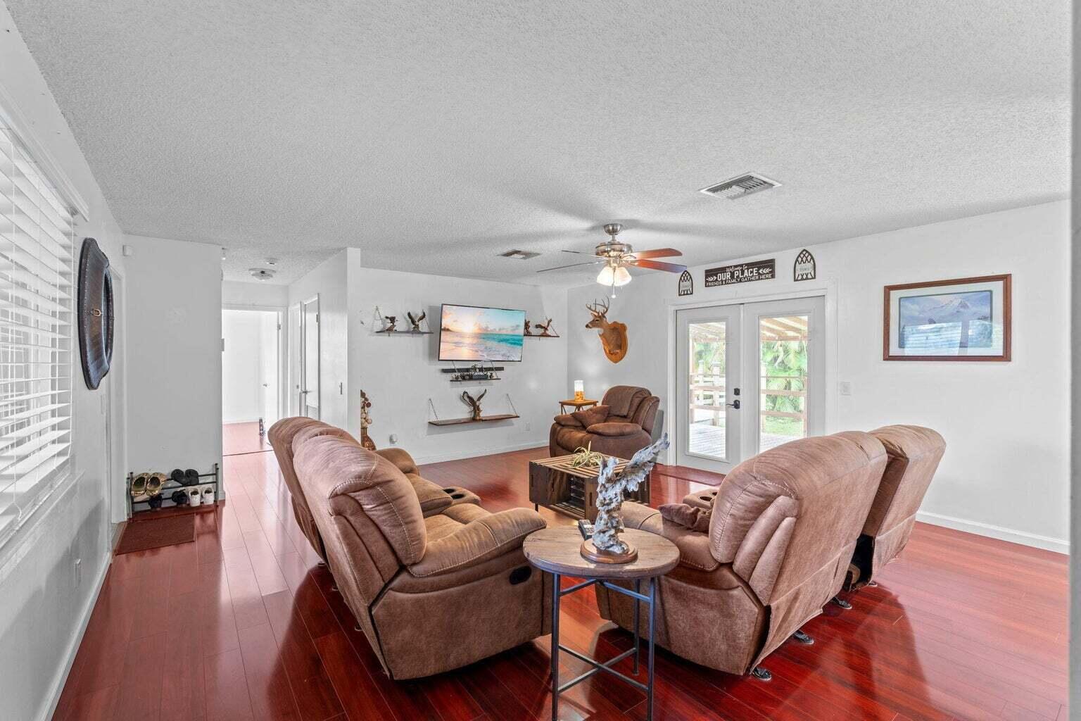 LOXAHATCHEE GROVES - Residential