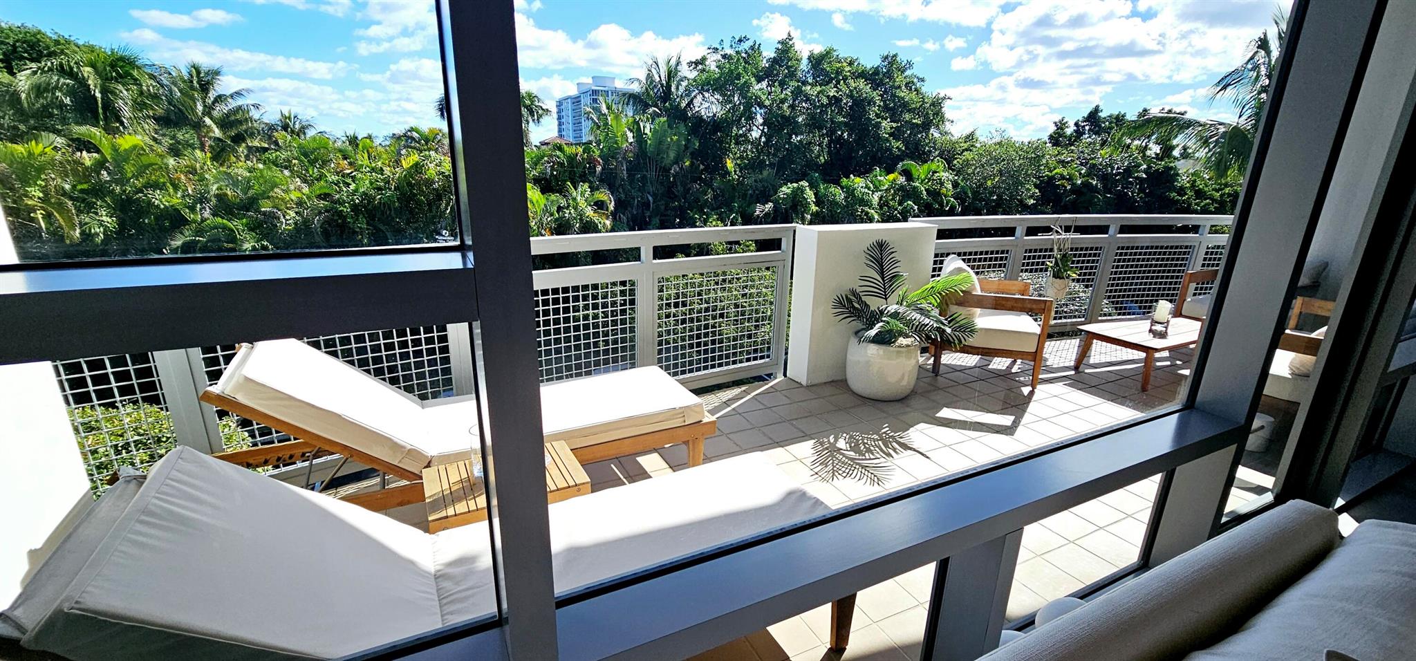 MERIDIAN DELRAY CONDO - Residential Lease