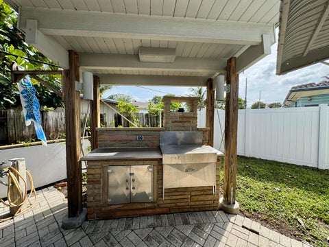 Tiny photo for 2560 NE 20th Street, Pompano Beach, FL 33062 (MLS # B26025734)