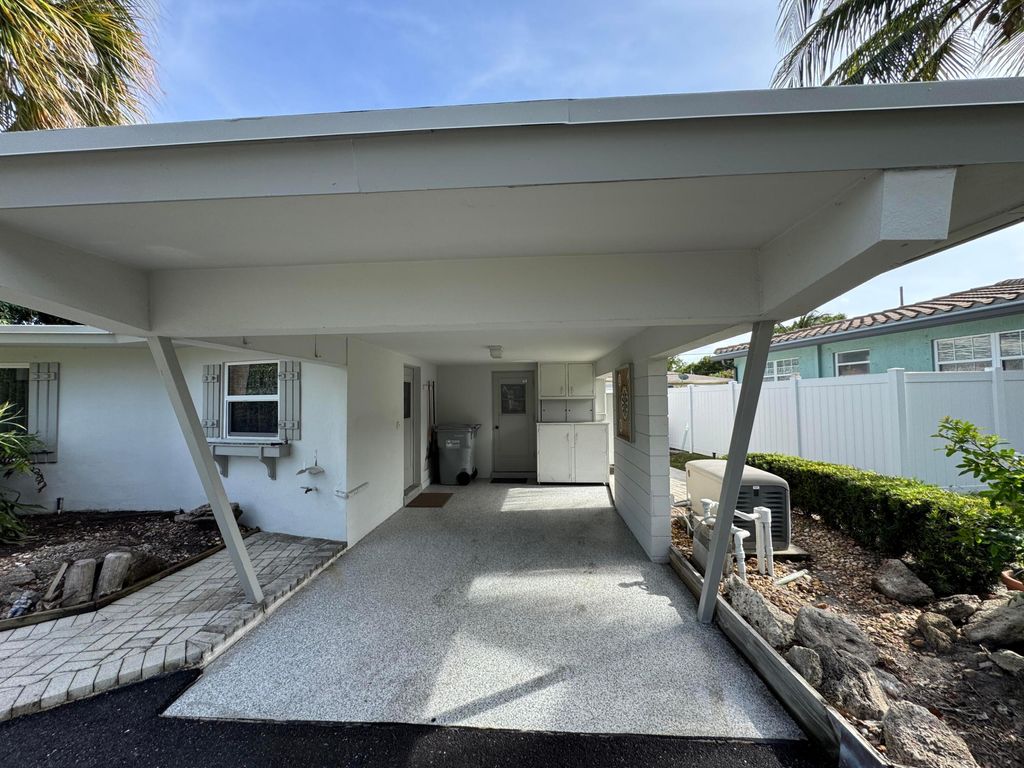 Photo of 2560 NE 20th Street, Pompano Beach, FL 33062 (MLS # B26025734)