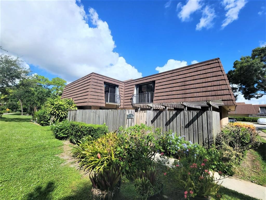 Photo of 116 1st Lane Ln, Palm Beach Gardens, FL 33418 (MLS # R10826936)