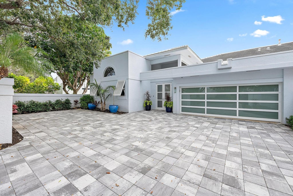 Photo of 103 Waters Edge Drive, Jupiter, FL 33477 (MLS # R11038675)