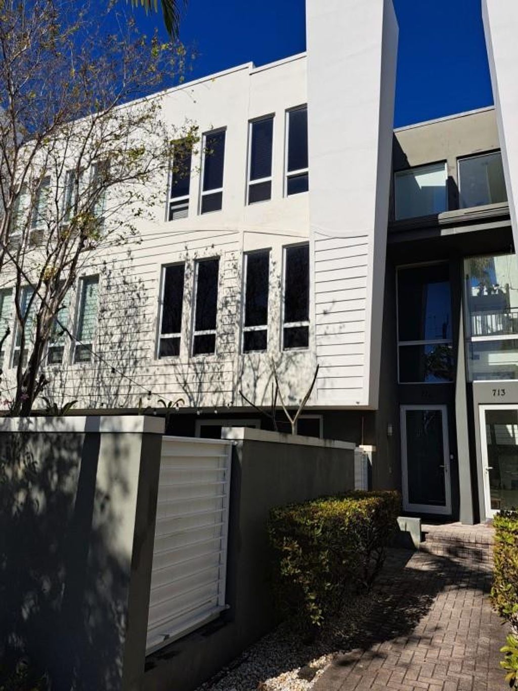 Photo of 711 SE 16th Court, Fort Lauderdale, FL 33316 (MLS # F10555360)