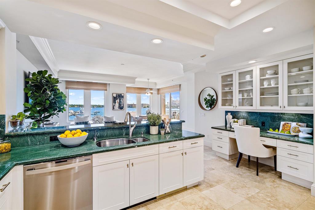 ONE WATERMARK PLACE OF THE PALM BEACHES CONDOMINIU - Residential