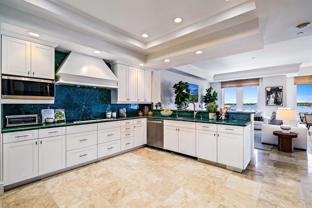 ONE WATERMARK PLACE OF THE PALM BEACHES CONDOMINIU - Residential