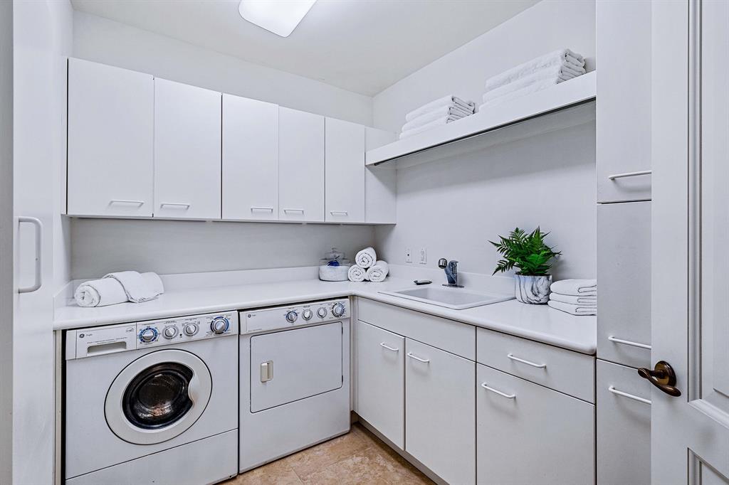 ONE WATERMARK PLACE OF THE PALM BEACHES CONDOMINIU - Residential