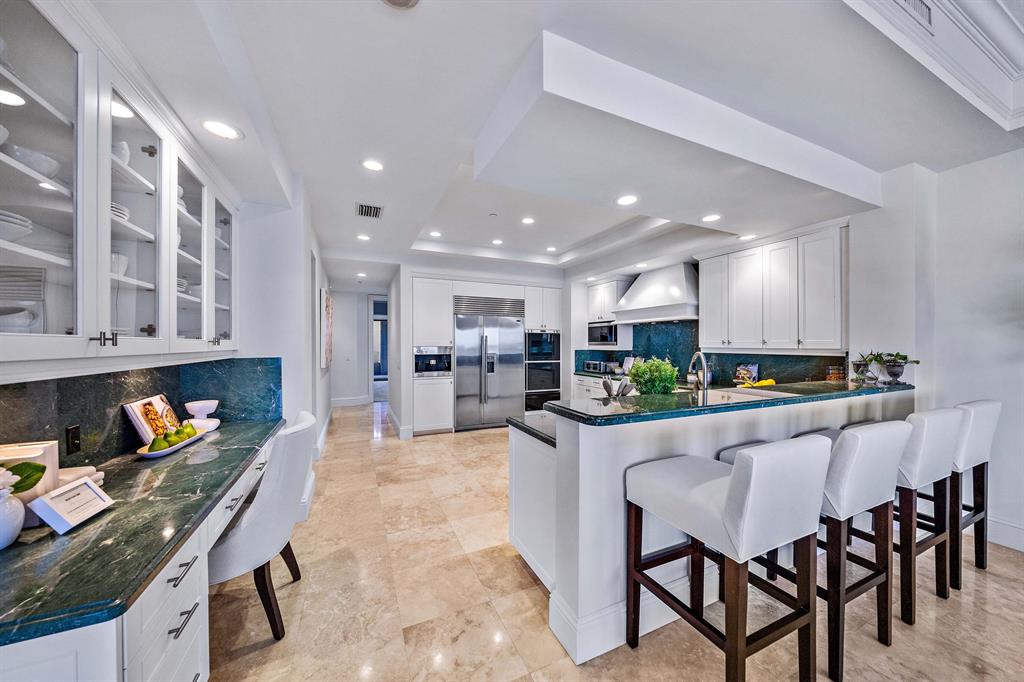 ONE WATERMARK PLACE OF THE PALM BEACHES CONDOMINIU - Residential