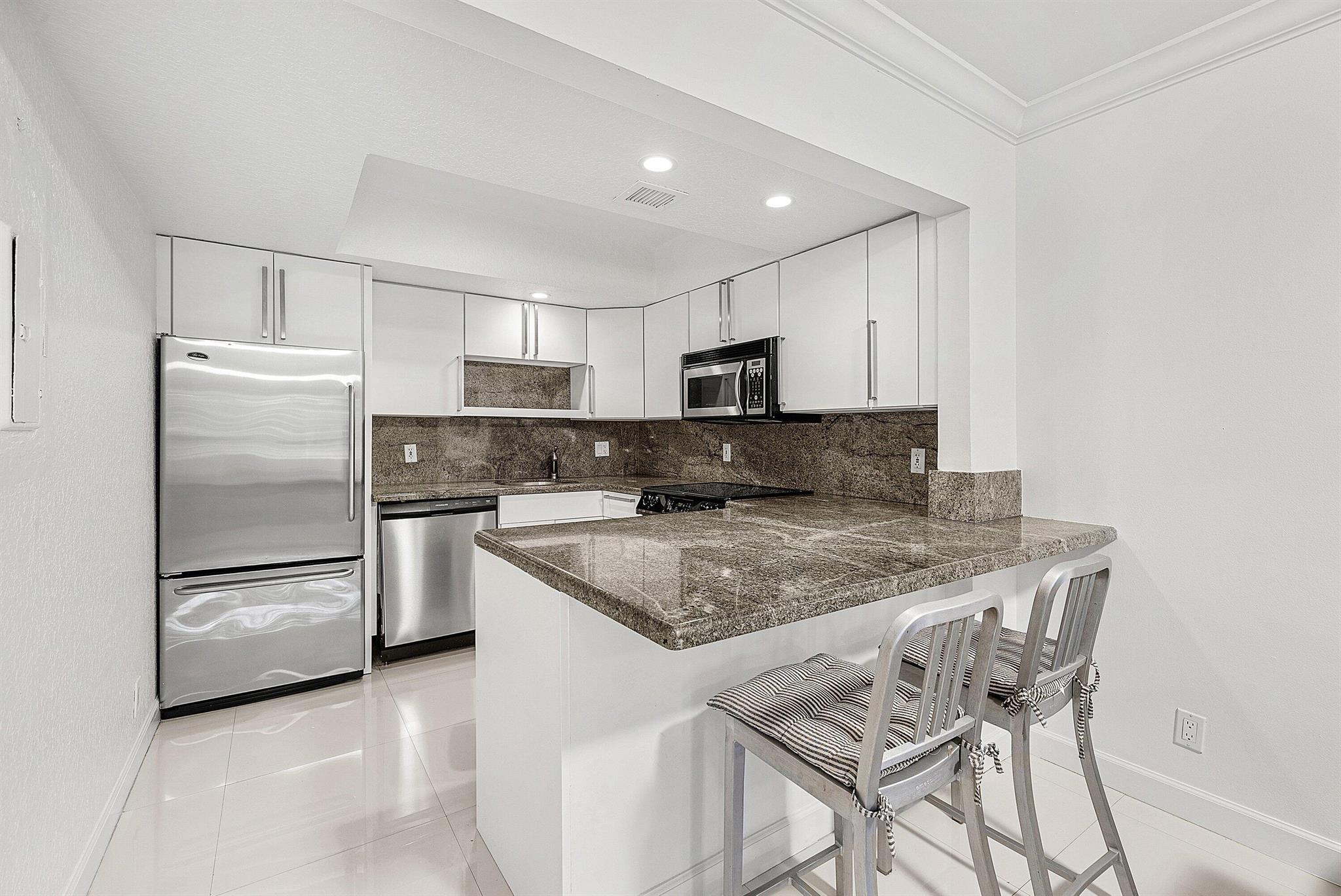 WINDEMERE HOUSE CONDO - Residential Lease