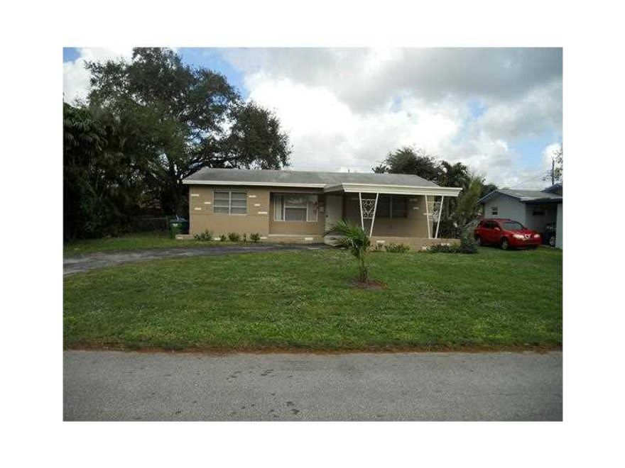 : FANTASTIC 3 BEDROOM 2 BATH HOME IN THE HEART OF PEMBROKE PINES! LARGE OPEN FLOOR PLAN, NEW TILE FLOORING THROUGHOUT LIVING AREAS, NEW UPDATED KITCHEN AND BATHROOMS! LARGE FENCED YARD WITH SHED TO USE FOR STORAGE! GREAT AREA CLOSE TO SCHOOLS, SHOPPING, A ND HIGHWAYS!