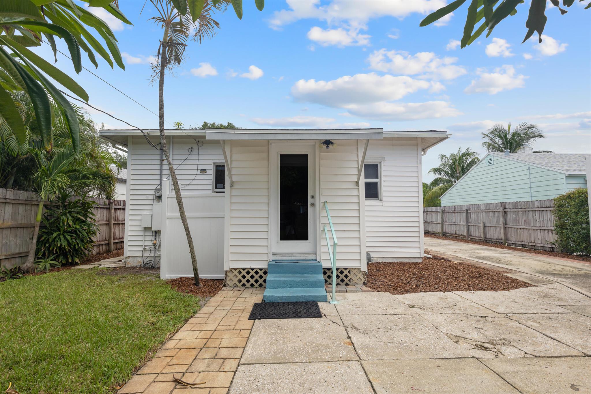 LAKE WORTH TOWN OF - Residential Lease