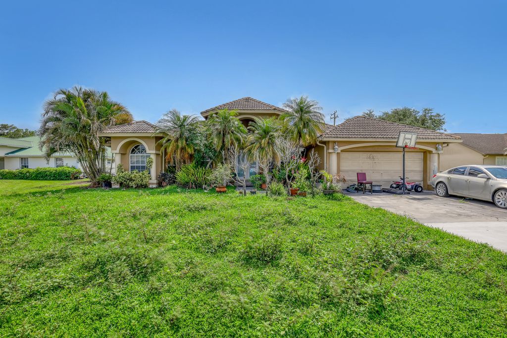 Photo of 1015 NE 3rd Street, Belle Glade, FL 33430 (MLS # B26030593)