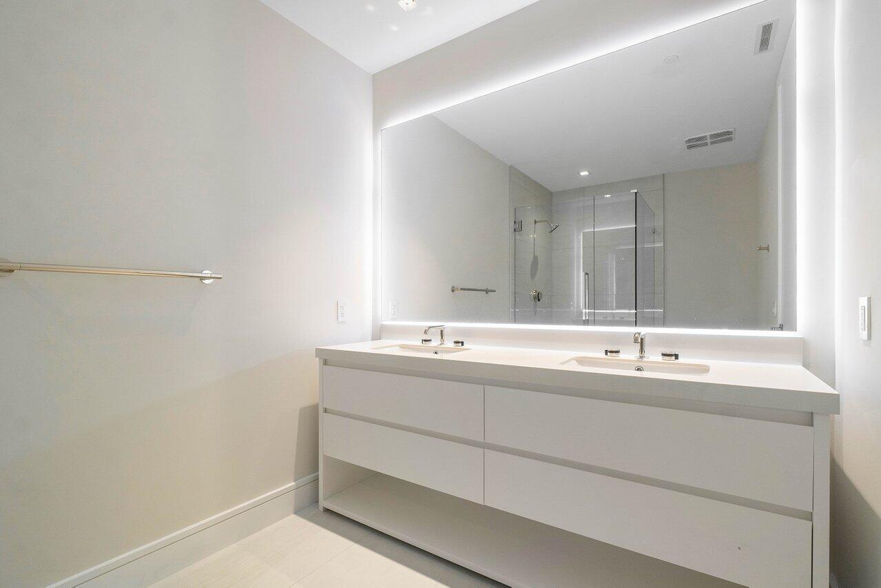 BOCA BEACH RESIDENCES - Residential