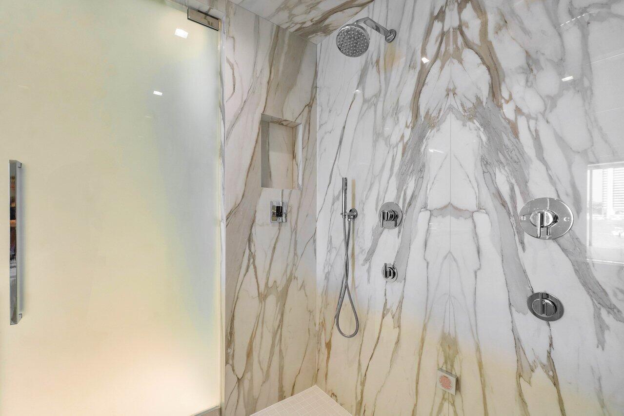 BOCA BEACH RESIDENCES - Residential