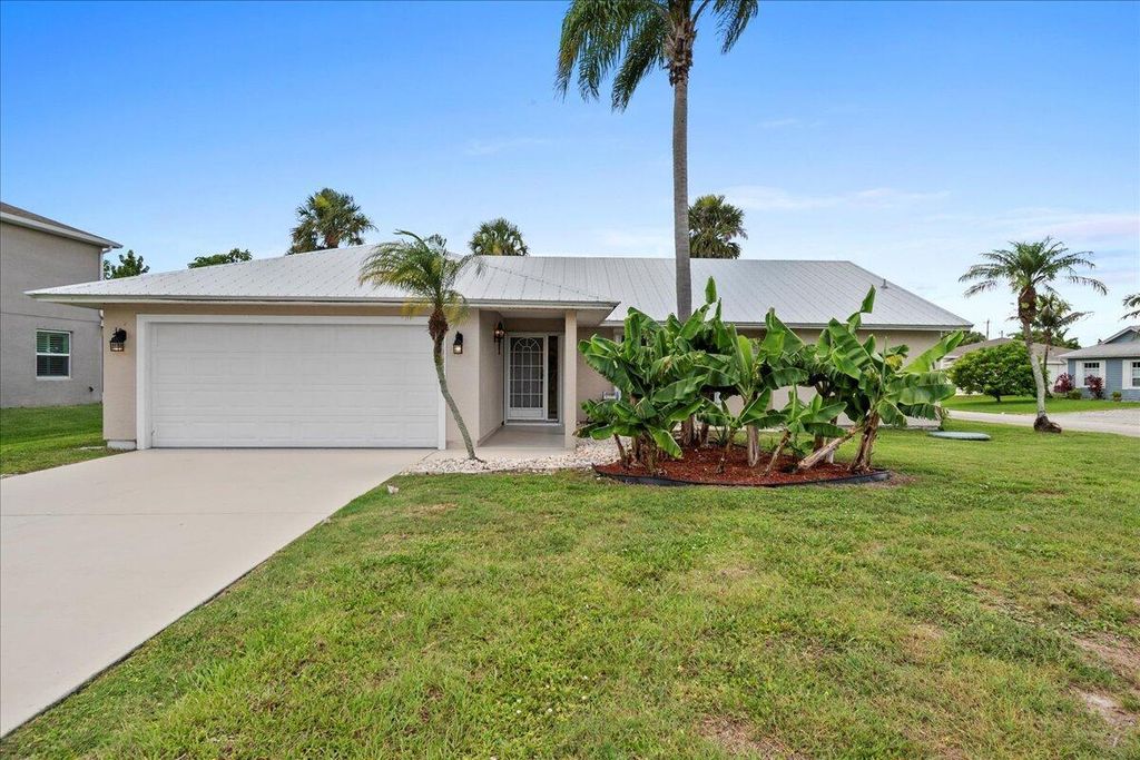 Photo of 2231 SW Abalon Circle, Port Saint Lucie, FL 34953 (MLS # R11102501)
